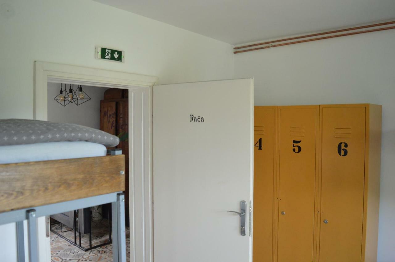Mystic River Design Hostel 巴伊纳巴什塔 外观 照片
