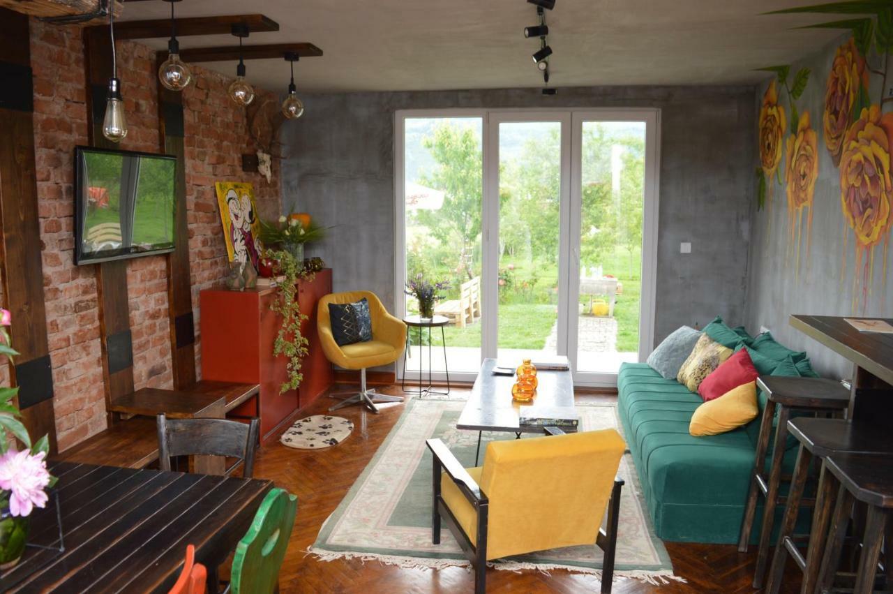 Mystic River Design Hostel 巴伊纳巴什塔 外观 照片